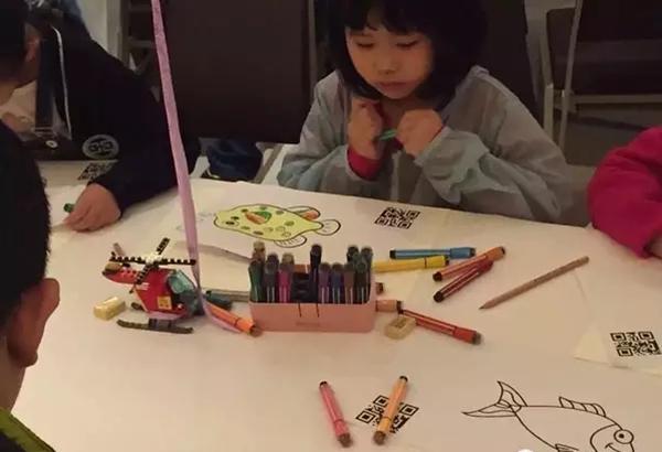 画画水族馆创作现场